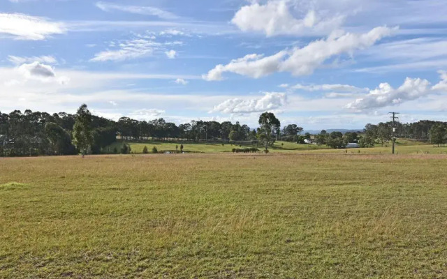 Noble Willow Studio Lovedale. Spacious, with views and pool