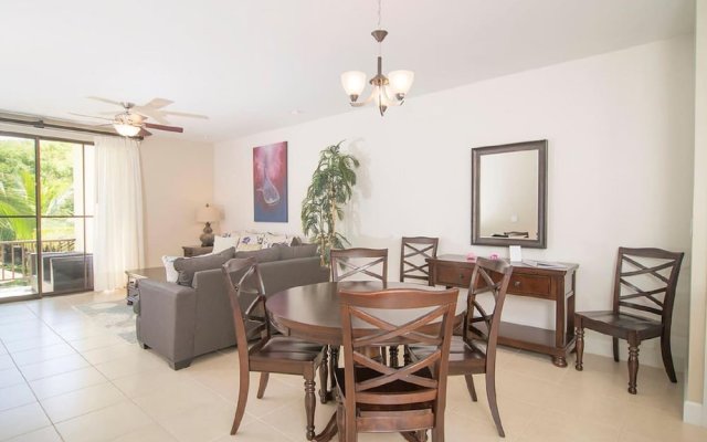 Beautiful 2 Bedroom Pacifico Condo by the Pool