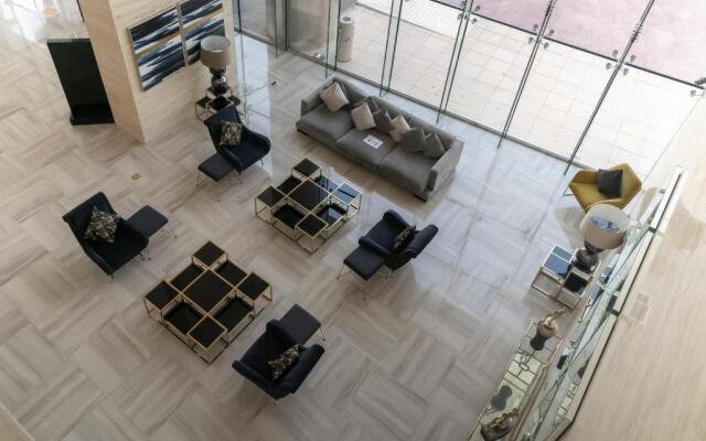 HiGuests - Elegant Studio with Pool and Private Balcony