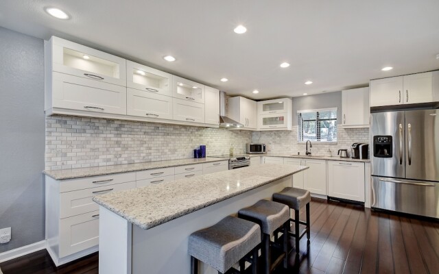 6107 Hudson Bend Rd Home