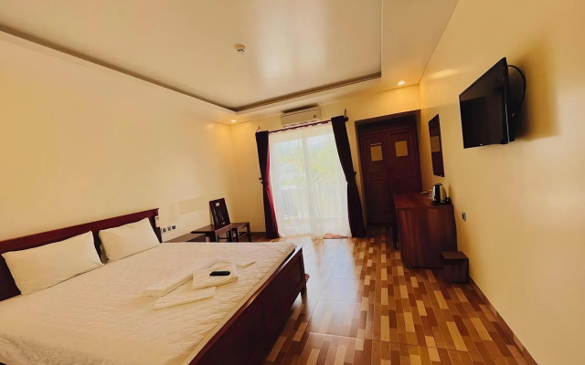 Phuong Binh House