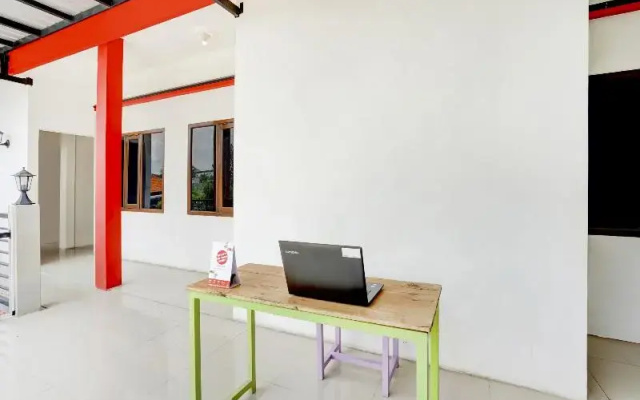 Super OYO 3702 Homestay Bougenville Syariah