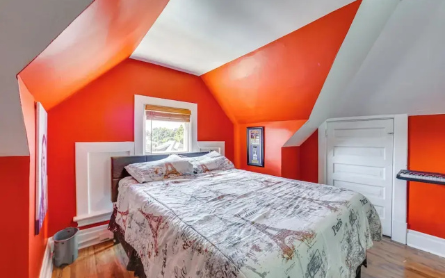 Dog-friendly Pittsburgh Home, 3 Mi to Downtown!