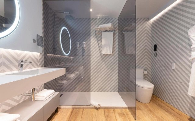 Suites Plaza Hotel & Wellness