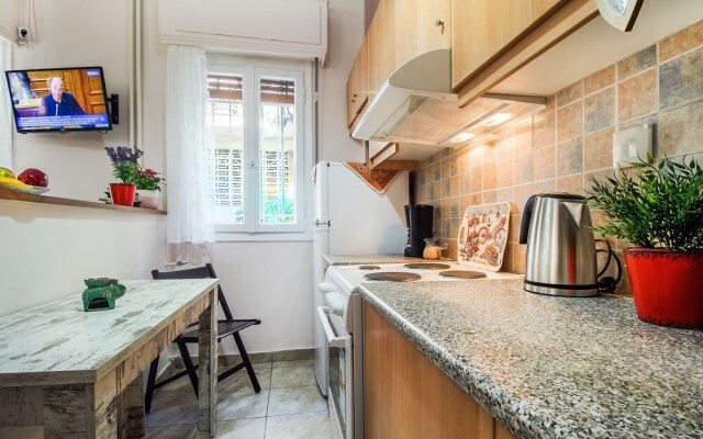 Elegant and renovated flat in Dafni