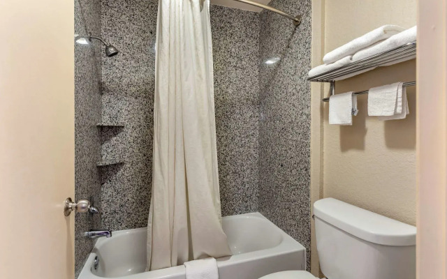 Econo Lodge Near SeaWorld