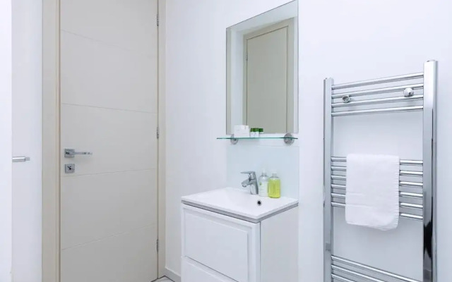 Stylish Three-bed Flat in Marylebone