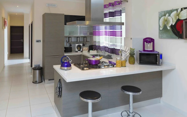 Sea View 2 Bed Apartment Close to Beach Hpi6768