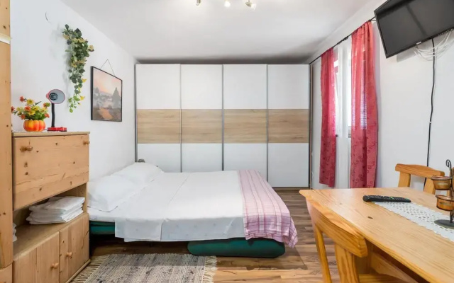 Beautiful Home in Lukovo Sugarje With Wifi and 1 Bedrooms