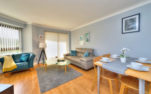 Xscape View Apartment With Balcony
