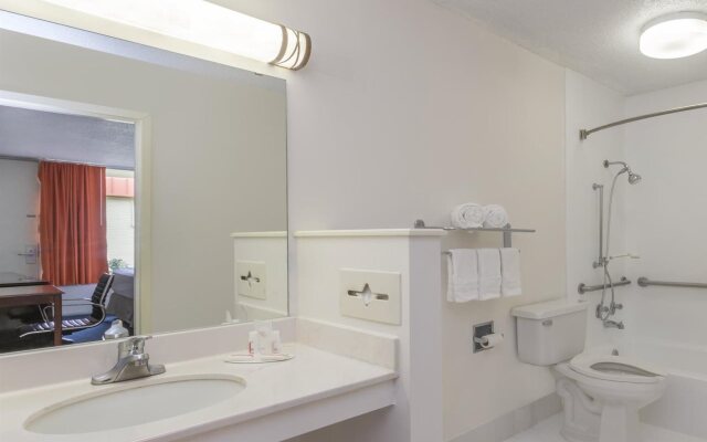 Howard Johnson Bainbridge Sout