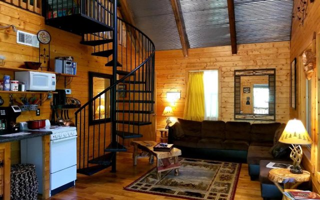 Bear Creek Lodge and Cabins in Helen Ga - Pet Friendly, River on Property, Walking Distance to downtown Helen
