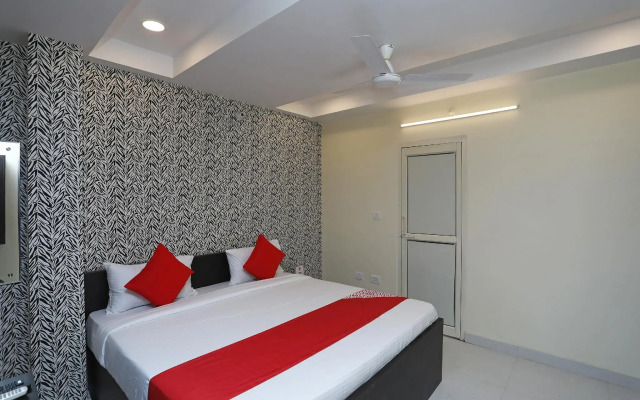 Capital O 22697 Richa Grand Inn
