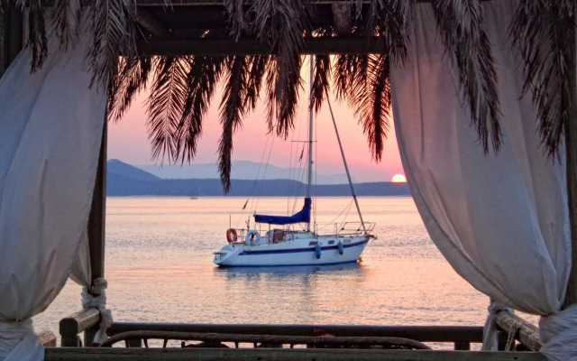 Venus Beach Bungalows Hotel
