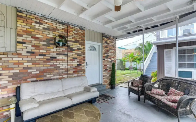 Walk to Beach: Galveston Vacation Rental!