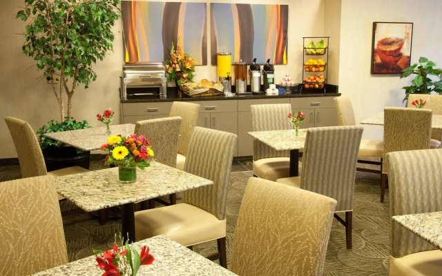 Silver Cloud Inn - Bellevue Downtown