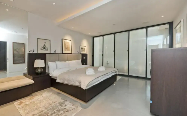 Amazing South Kensington Mews House by Underthedoormat