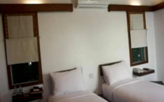 Flores Gallery Hotel