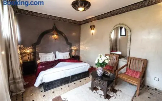 Riad Mur Akush