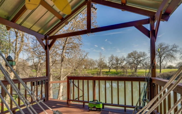 Seguin Riverfront Retreat: Fishing Dock + Kayaks!