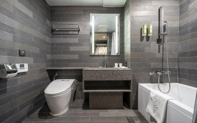 Layers Hotel Busan Hadan