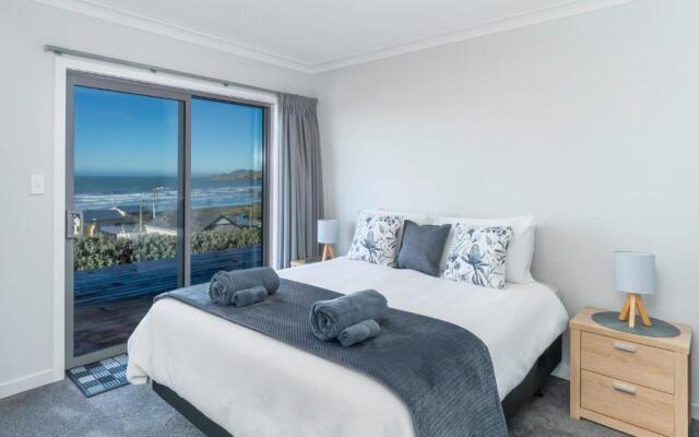 Kaka Point Views Apartment 1