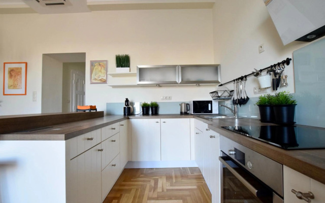 Luxury Apartment by Hi5 - Király street Suite