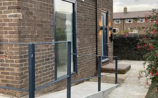 Luxury 2-bed Apartment Lindley Huddersfield