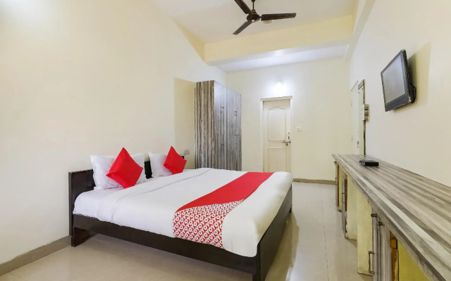 Radha Madhav Palace by OYO Rooms