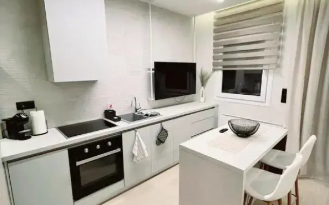 8 Blocks Apartments 4B