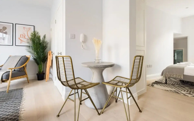 The Baron’s Bolthole - Modern & Bright 1BDR Flat