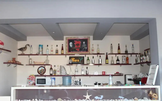 Esmeralda Hotel & Restaurant
