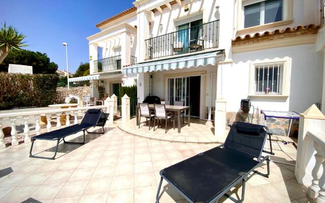 Beautiful Bungalow in front of the Beach with pool