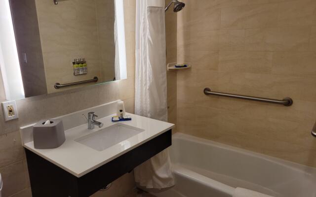 Holiday Inn Express Maspeth by IHG