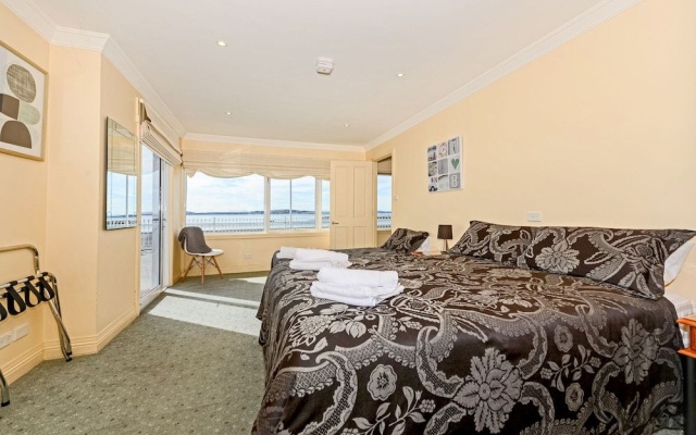 The Esplanade Kingston Beach - Beachfront – Guest Rooms – West Hobart