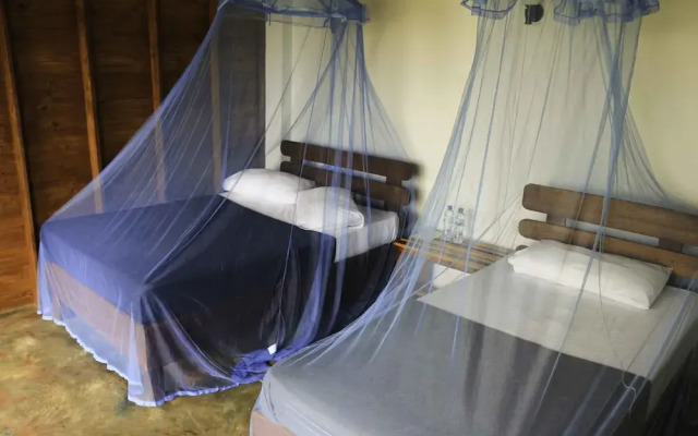 Yoho Okan Rock Wooden Cabana