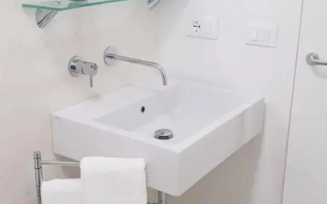 Snc1018 Modern Boutique Apartment