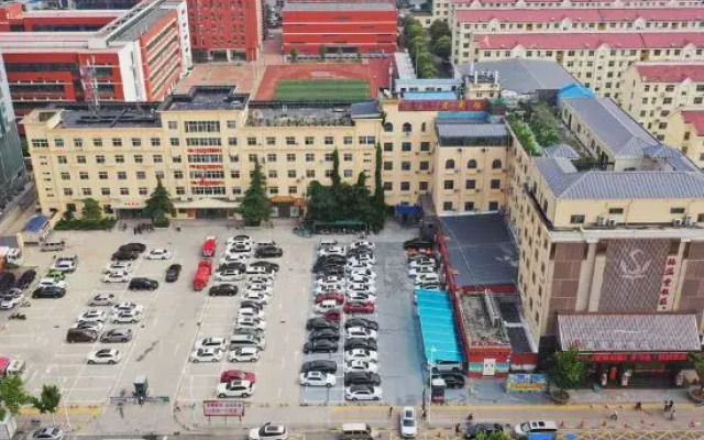 Saint Met Hotel (Zhengzhou Convention and Exhibition Center)