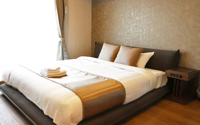 Ostay Vermillion Namba