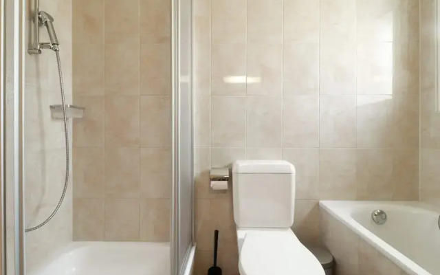 Nice and Recent Apartment Ideally Located in Martigny, Self Check-in