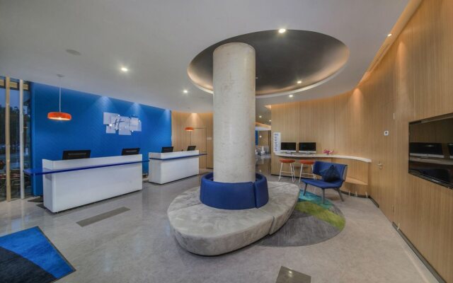 Holiday Inn Express Shanghai Xuhui Binjiang by IHG