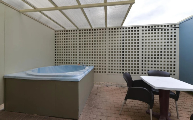 Geneva Motor Lodge