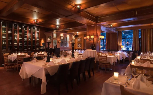 Mountain Side Hotel Whistler by Executive