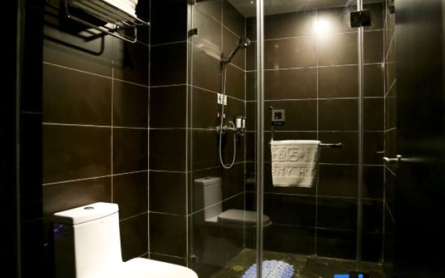 Clarity Hotel (Yishui Bus Terminal) – Bathroom – Linyi