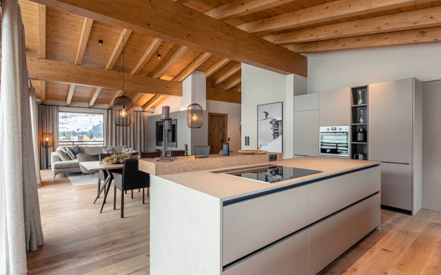 Luxury Penthouse, ski Lift Within Walking Distance