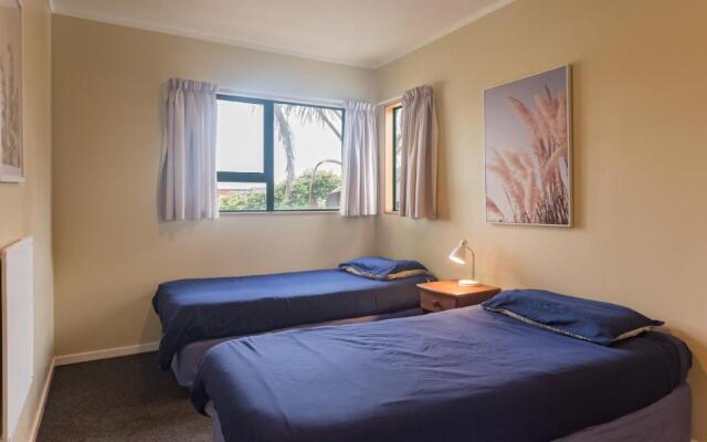 Bay of Islands Lodge - Hostel