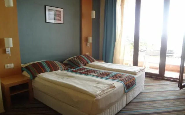 Apartment Mirage