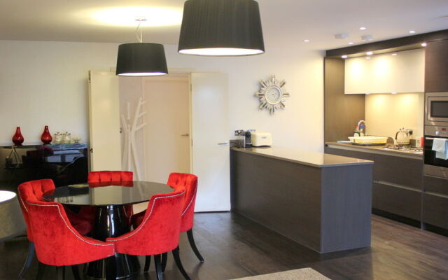The Luxurious Suite (Peymans)