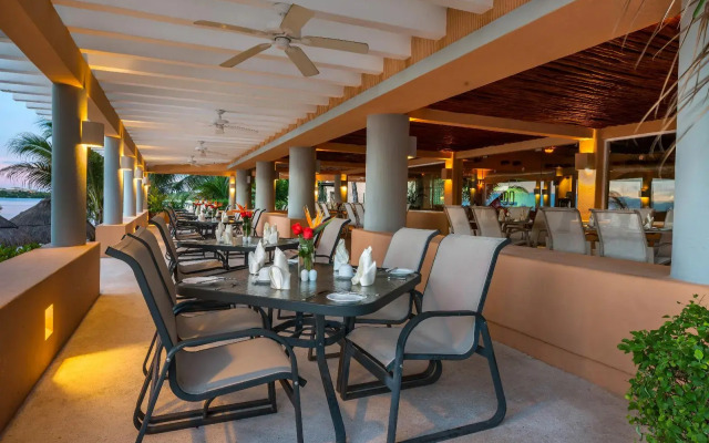 PA Beach Club & Hotel