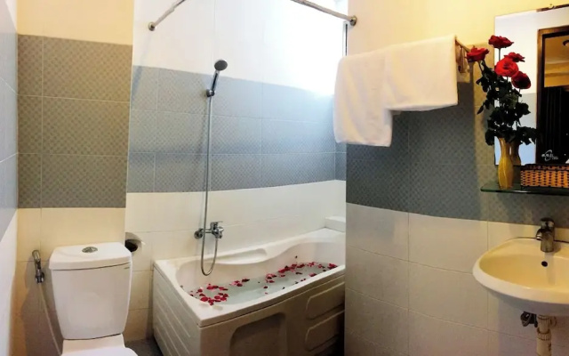Long Beach Nha Trang Hotel